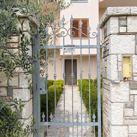 Dei Limoni アパートホテル Škalngur